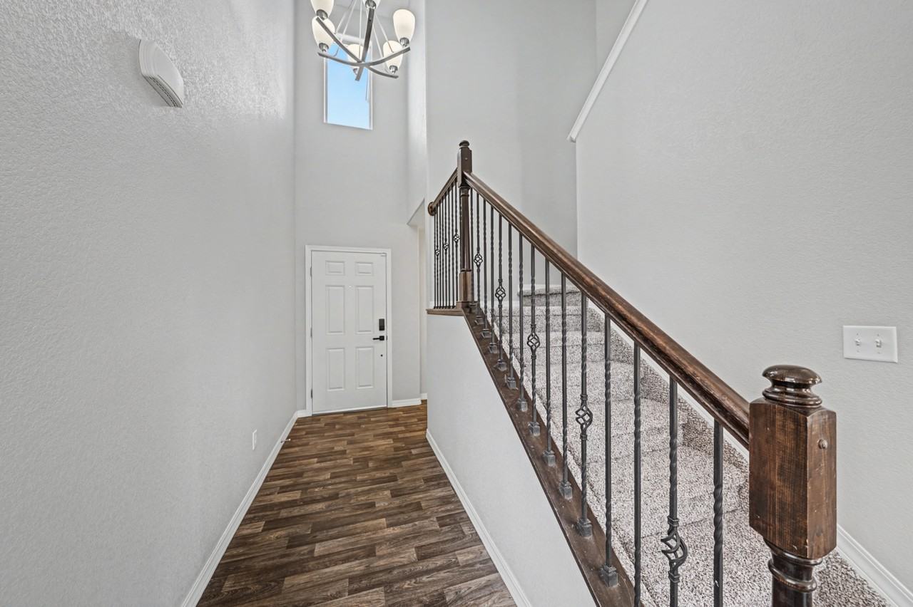 9515 Bryce Canyon Dr - Photo 4 of 26