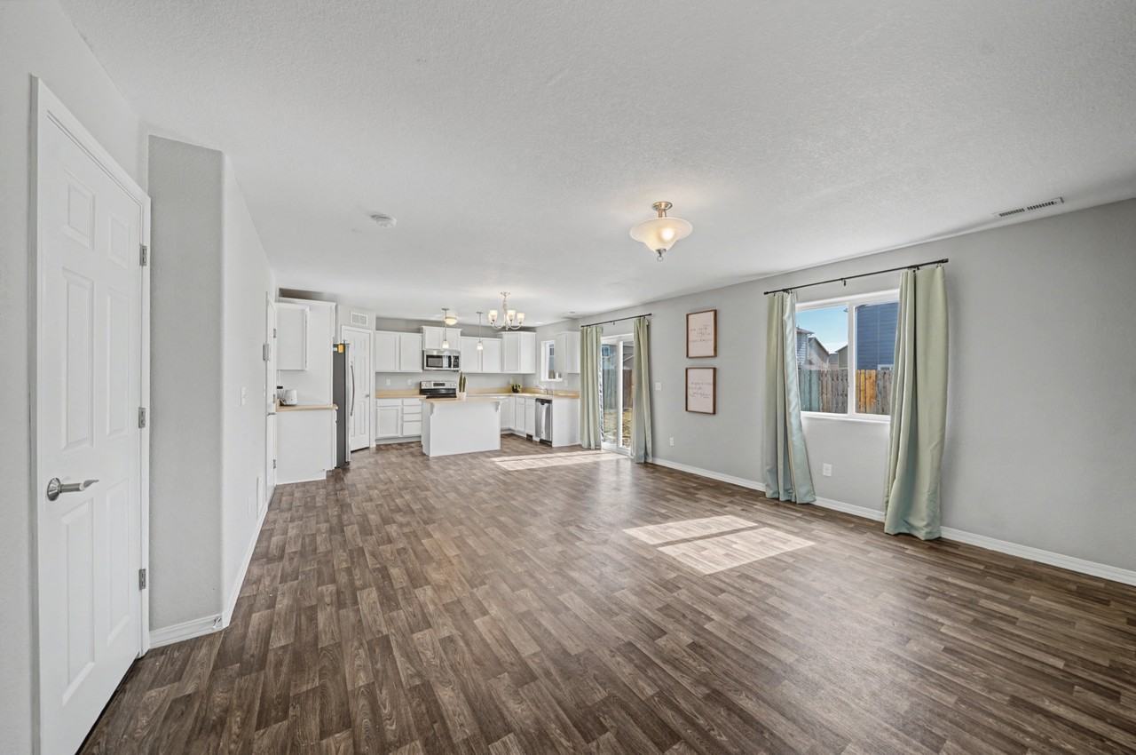 9515 Bryce Canyon Dr - Photo 5 of 26