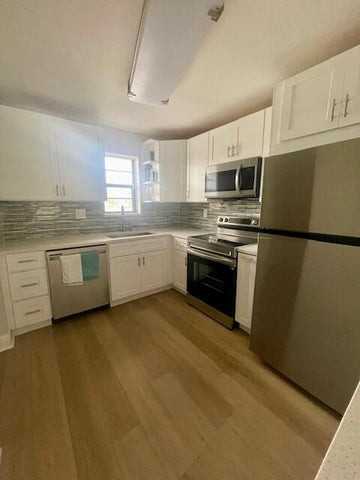 9370 Southwest 8th Street - Photo 4 of 9