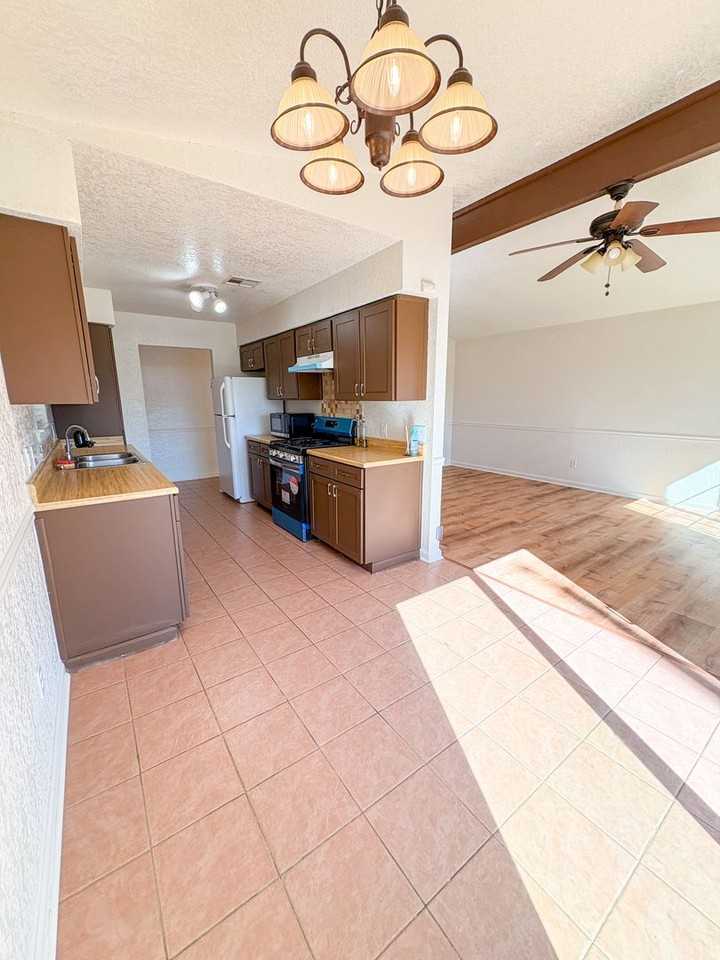 1312 Westway Dr - Photo 4 of 12