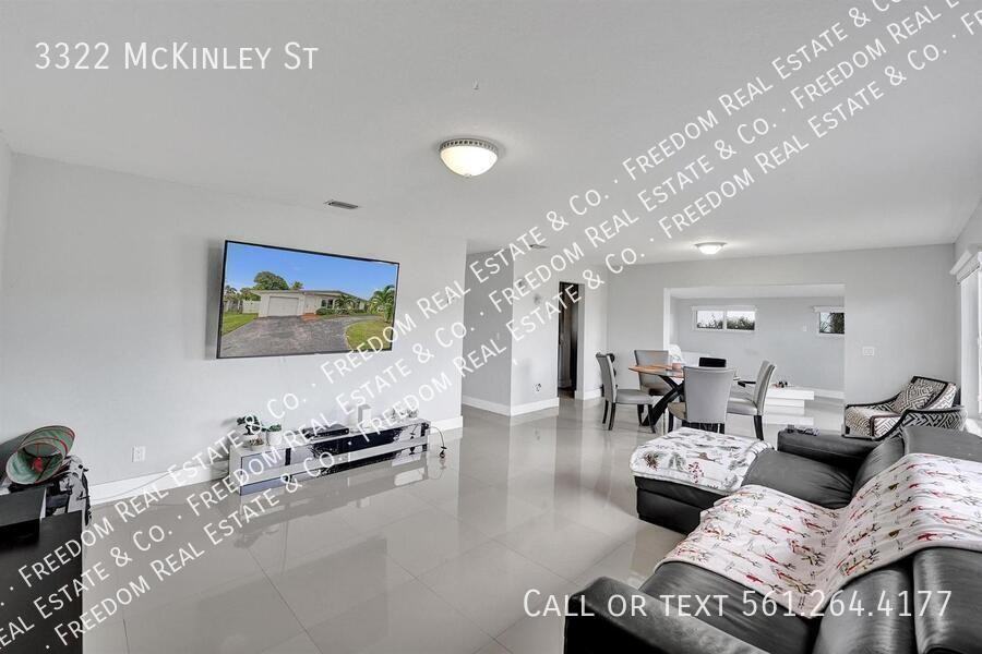 3322 Mckinley St - Photo 2 of 11