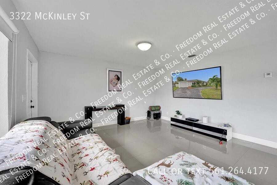 3322 Mckinley St - Photo 3 of 11