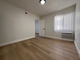 831 W 43rd St #8 - Photo 1 of 1