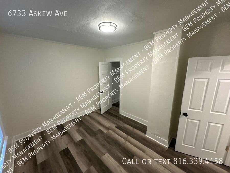 6733 Askew Ave - Photo 2 of 10