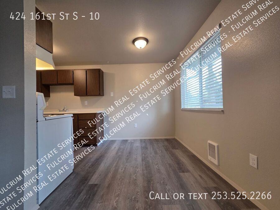 424 161st St S #10 - Photo 4 of 37