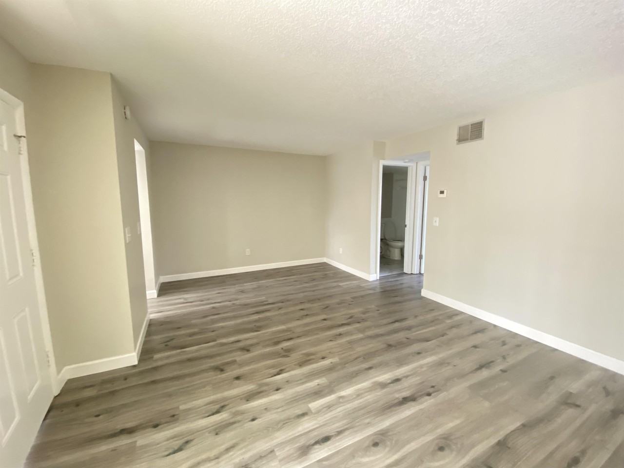 124 North Jefferson Avenue - Photo 7 of 41