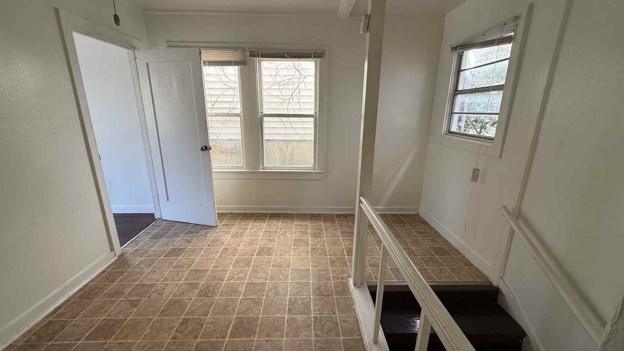 Francis (1601) - Photo 3 of 10