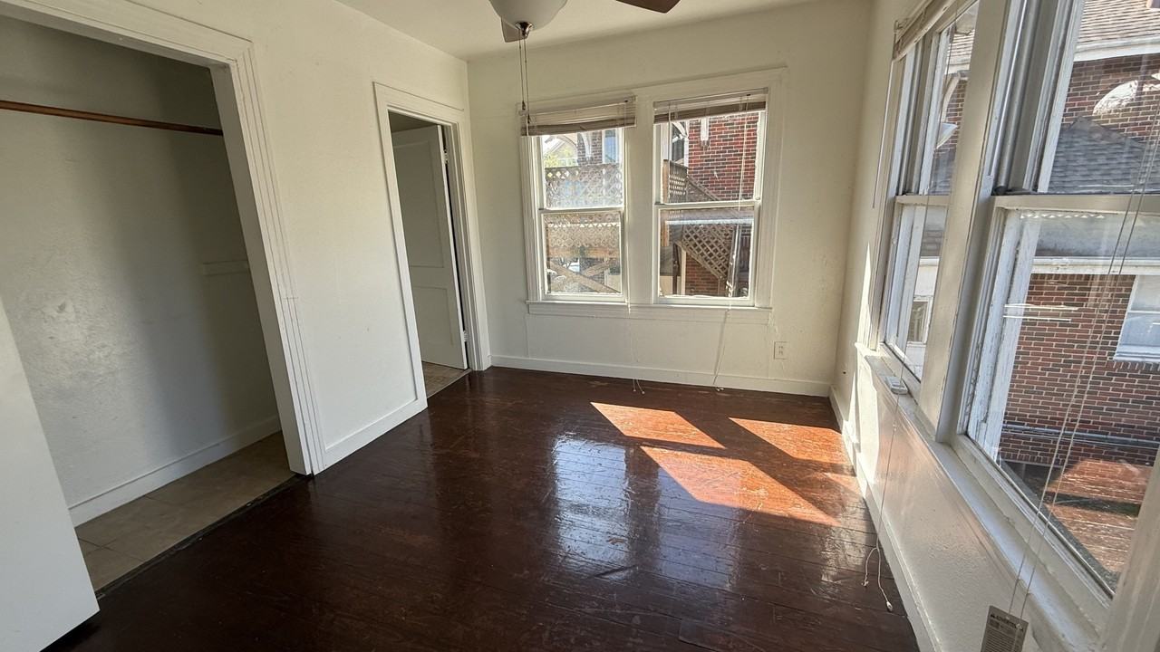 Francis (1601) - Photo 7 of 10