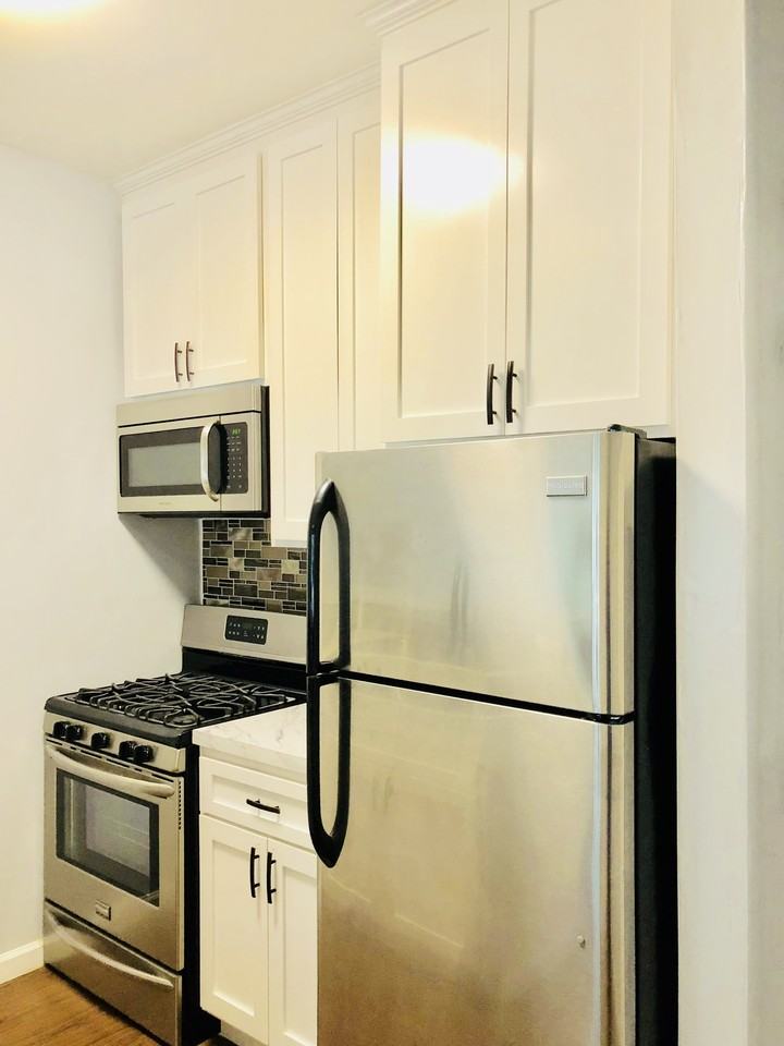 921-929 S. Serrano Avenue - Photo 2 of 9