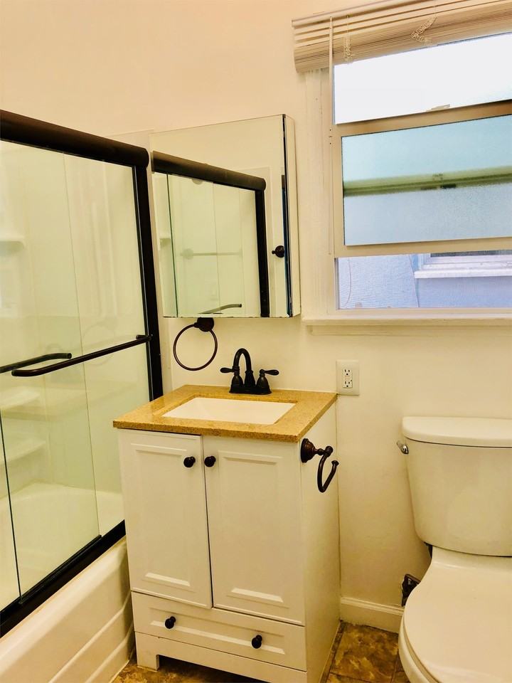 921-929 S. Serrano Avenue - Photo 7 of 9