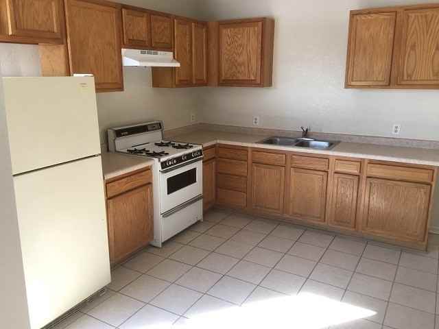 807 5th Ave NE - Photo 3 of 6