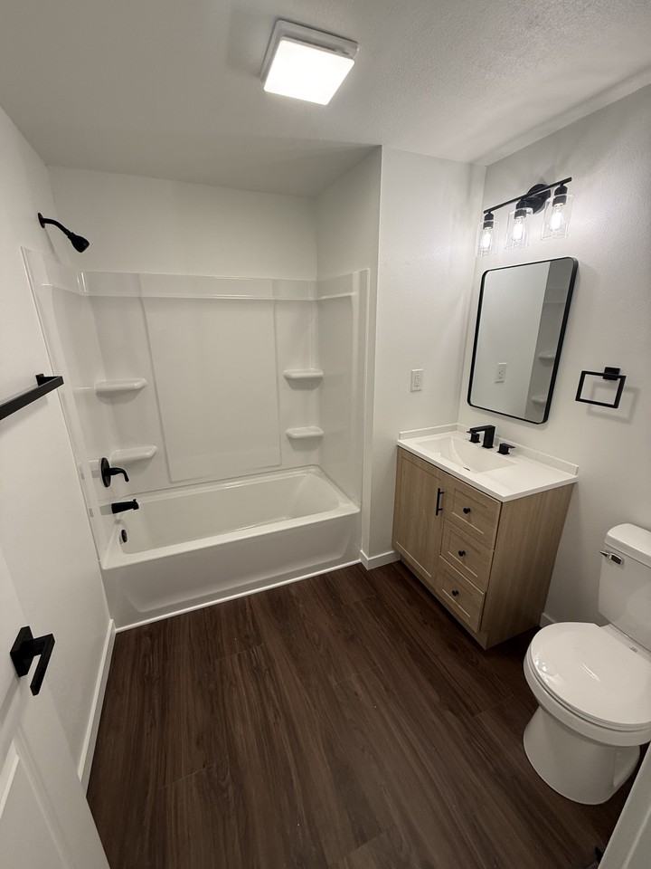 950 Gilmore Street* - Photo 4 of 9