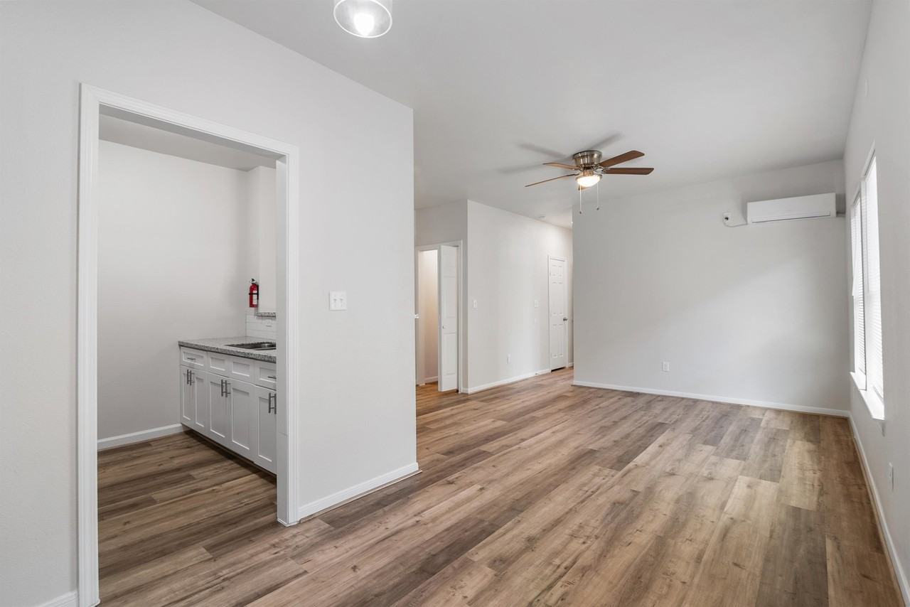 4311 Harrisburg Boulevard 1-7 - Photo 6 of 27