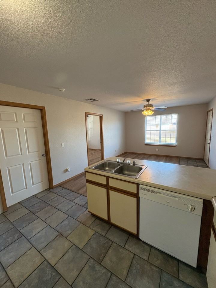 201 South Baggett Street - Photo 4 of 12