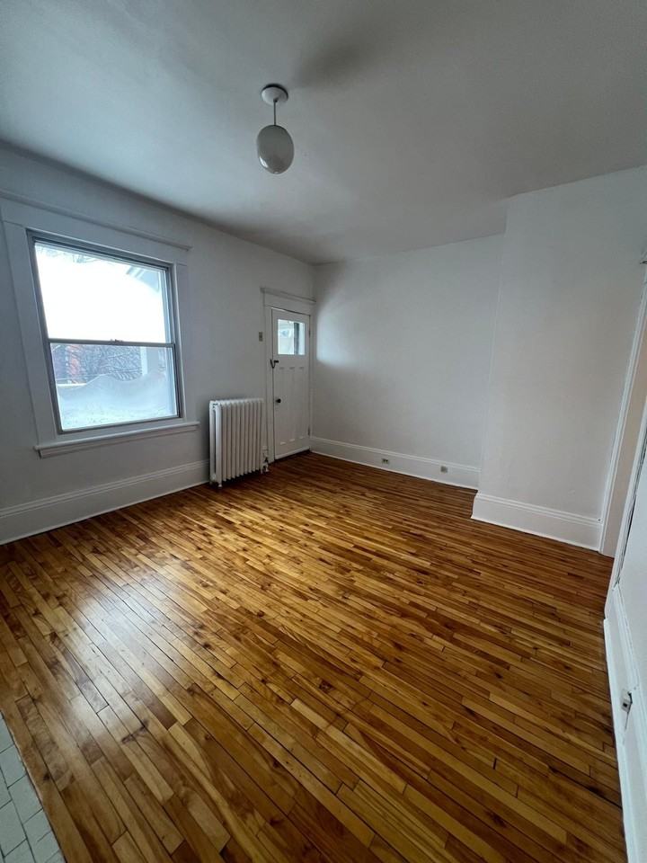 362 Friel St - Photo 5 of 50