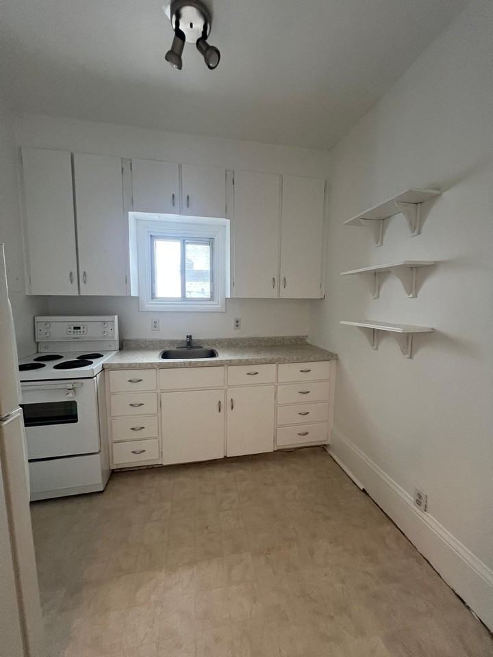 362 Friel St - Photo 7 of 50