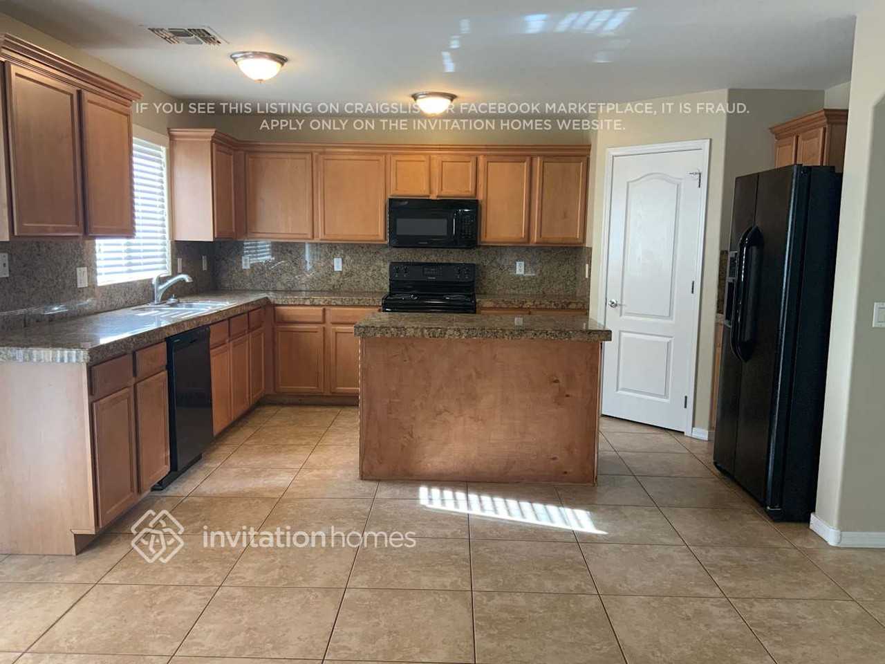 2005 W Green Tree Dr - Photo 4 of 17