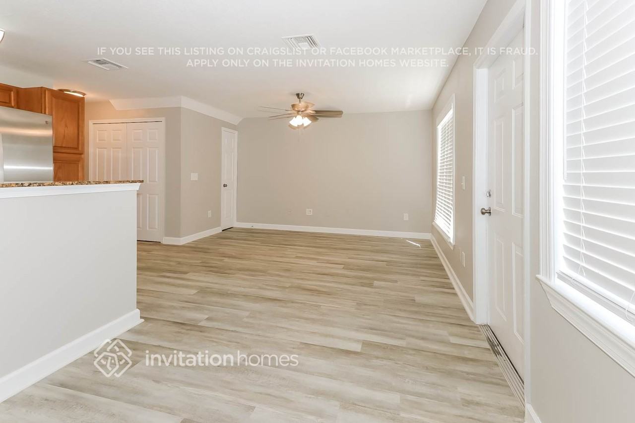 114 Carol Susan Ln - Photo 6 of 18