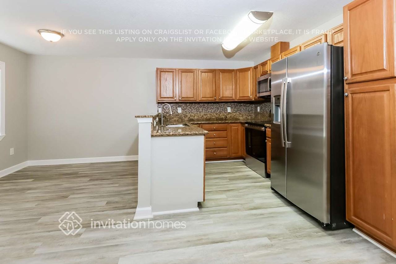 114 Carol Susan Ln - Photo 7 of 18