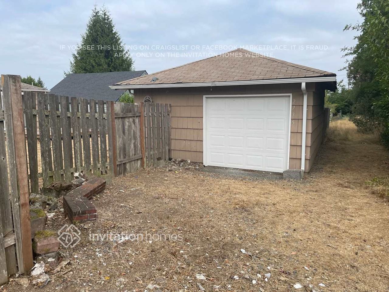 2735 Locust Ave W - Photo 2 of 12