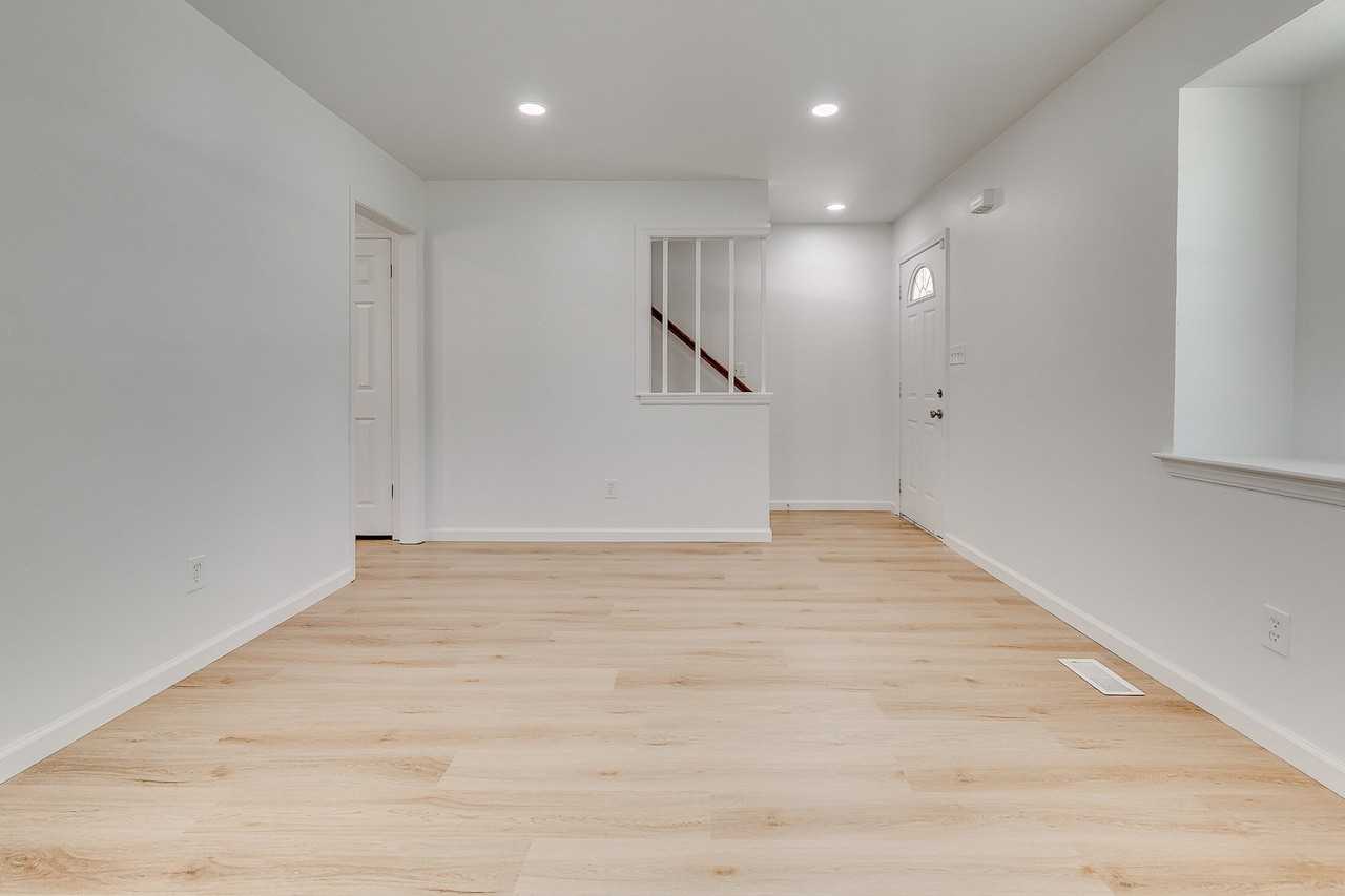 1430 Westbrooke Ter #1 - Photo 4 of 39