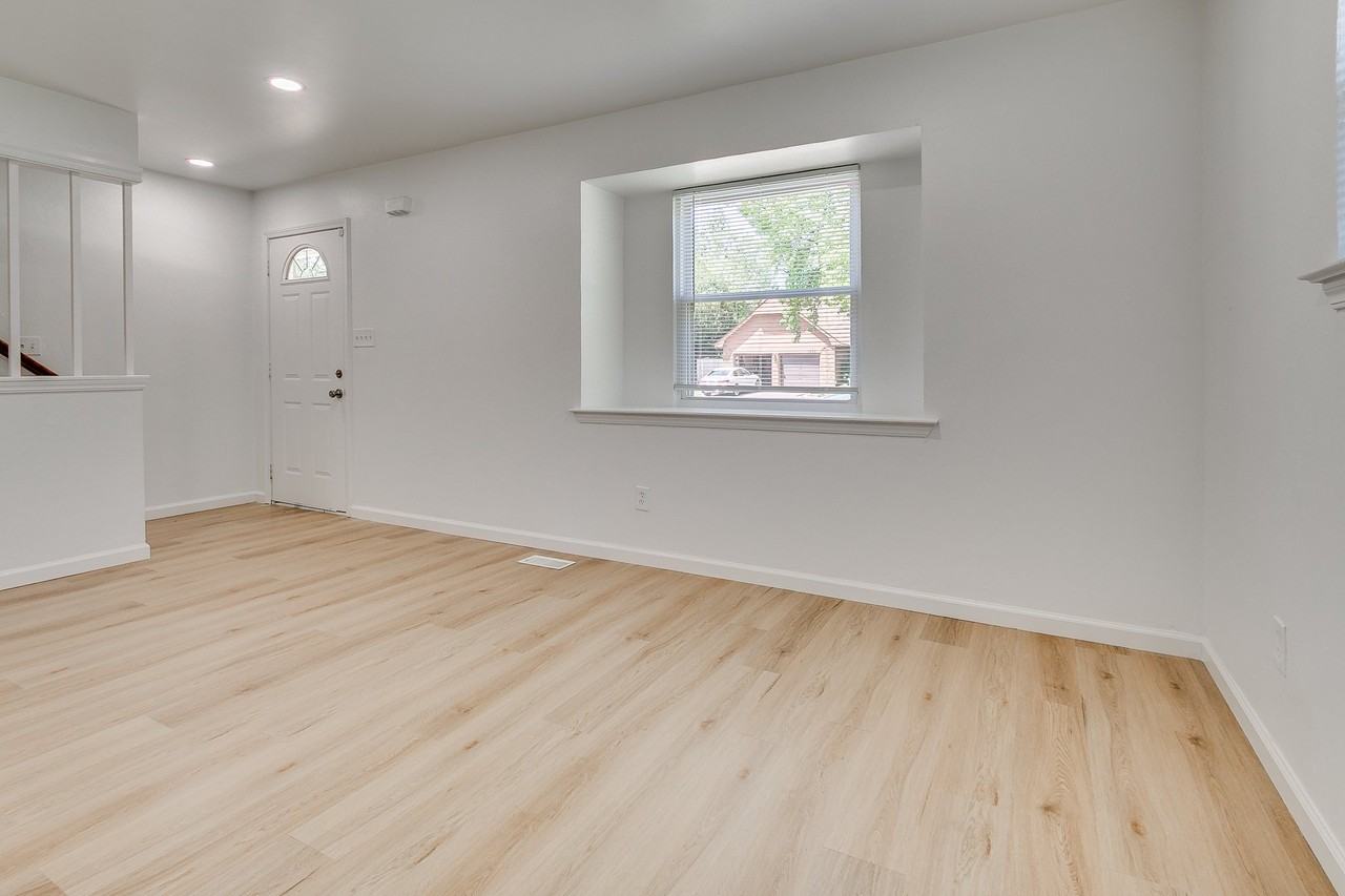 1430 Westbrooke Ter #1 - Photo 5 of 39