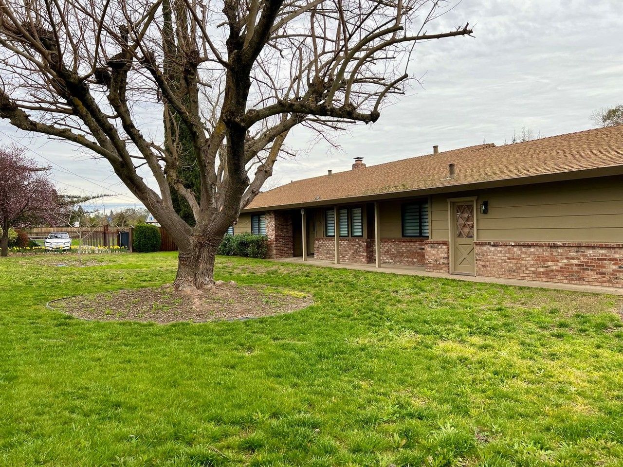 6740 Eureka Rd - Photo 2 of 27