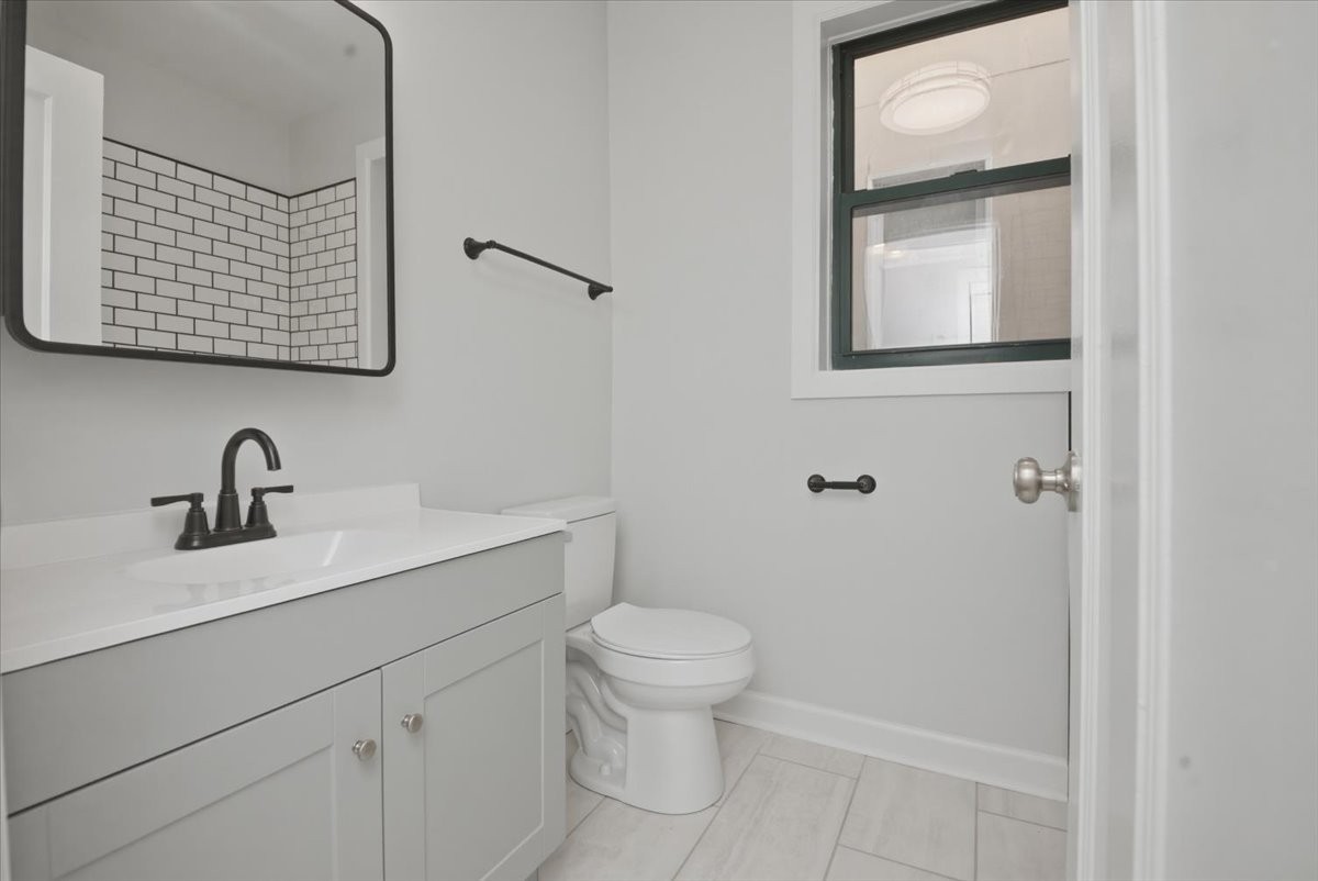 6541 S Woodlawn Ave #3 - Photo 5 of 20