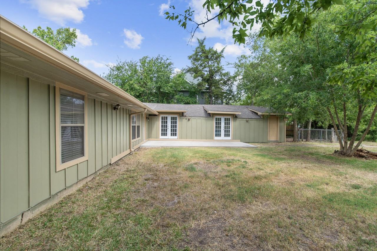 605 Highlands St #1 - Photo 3 of 29