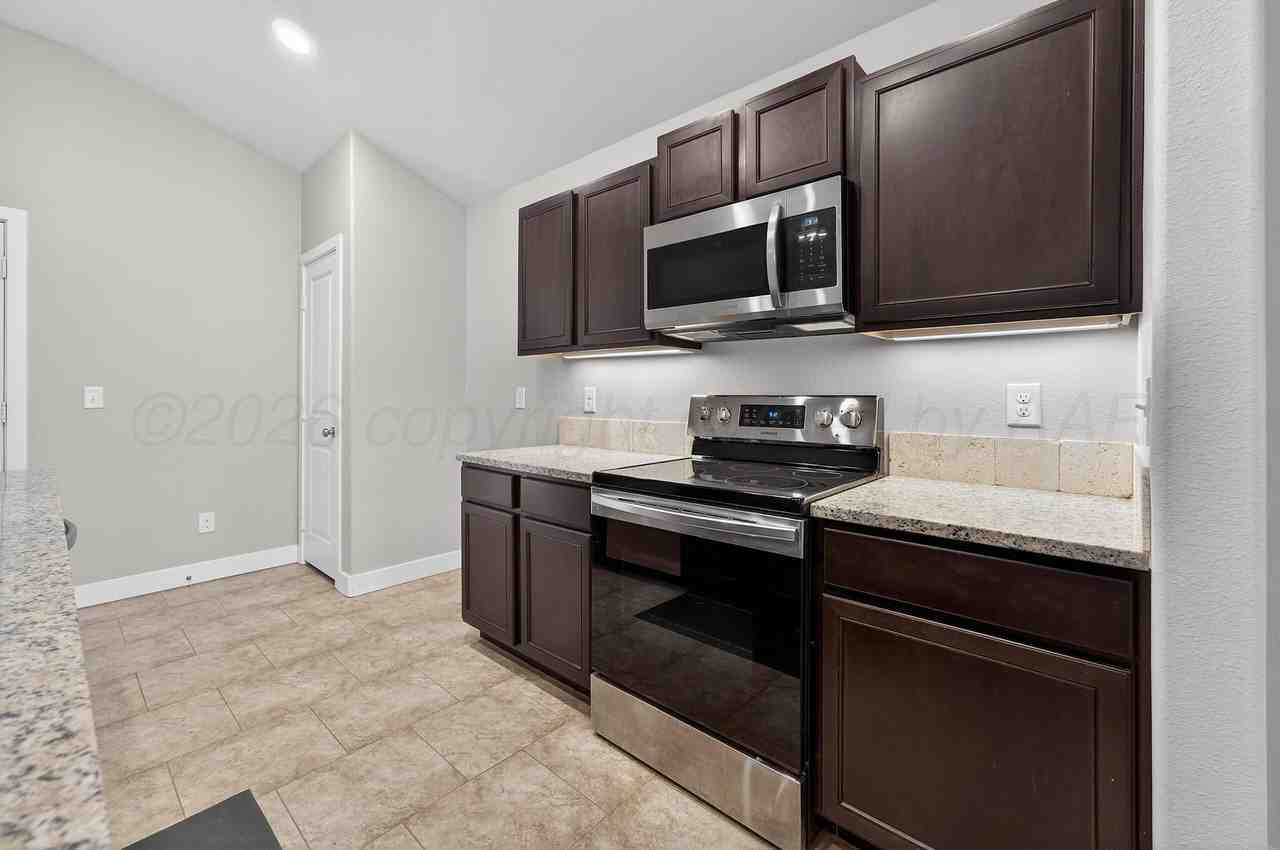 1529 Lullwater Rd - Photo 5 of 50