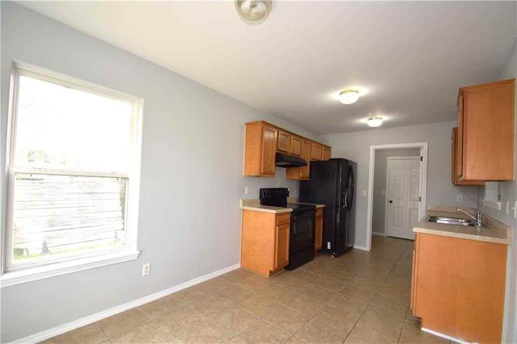 903 Sw Sandrock Rd - Photo 5 of 18