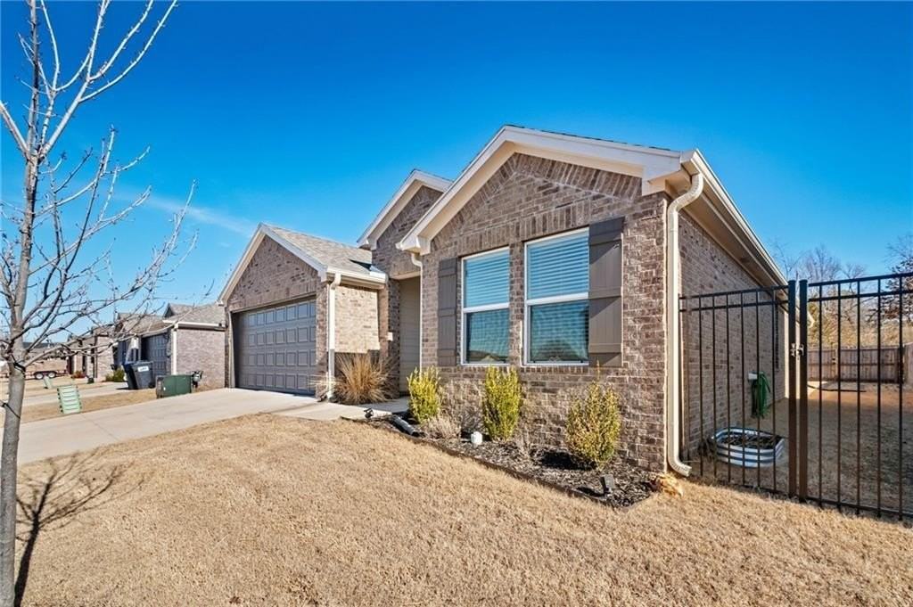 2219 S 9th St - Photo 2 of 28