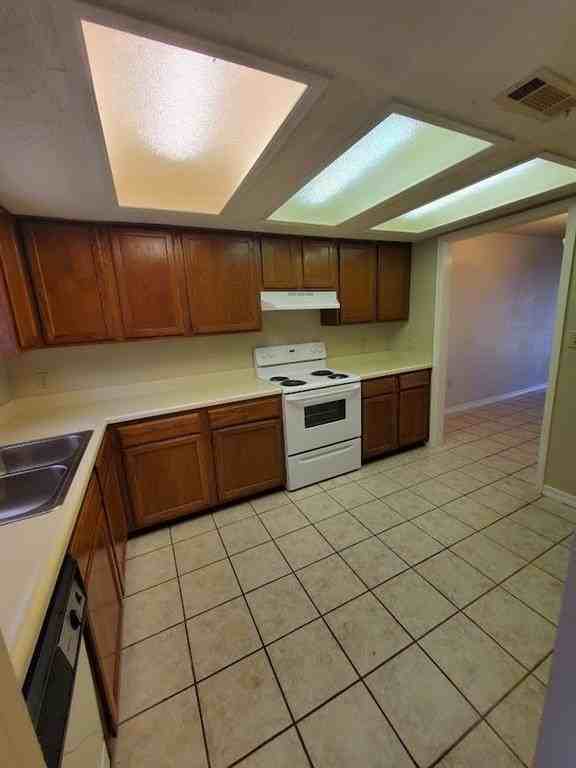 725 Beverly Ln - Photo 6 of 17