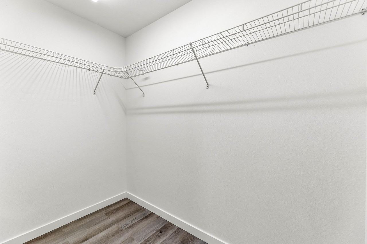 13711 Ne 30th Ave - Photo 5 of 12