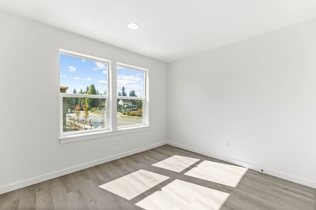 13711 Ne 30th Ave - Photo 7 of 12