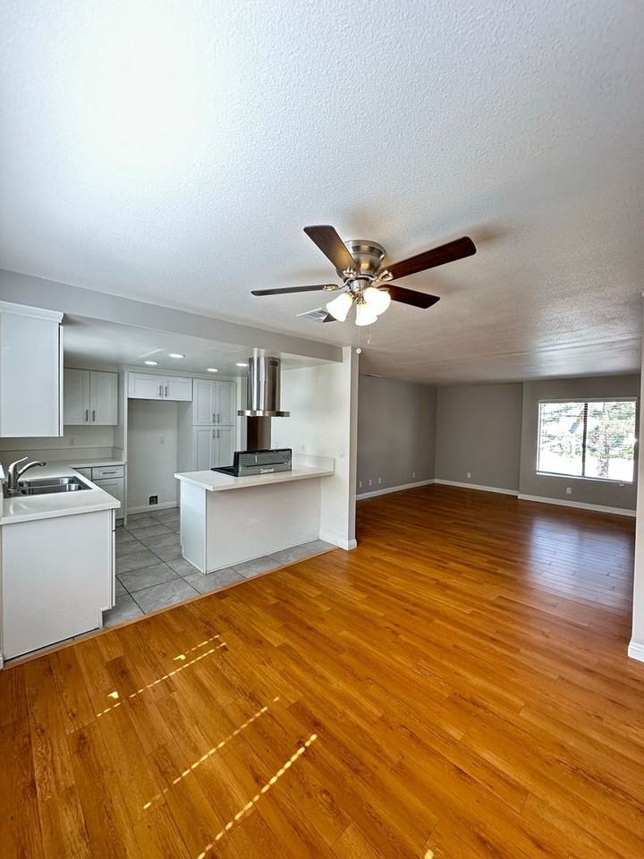 PECK - Photo 5 of 15