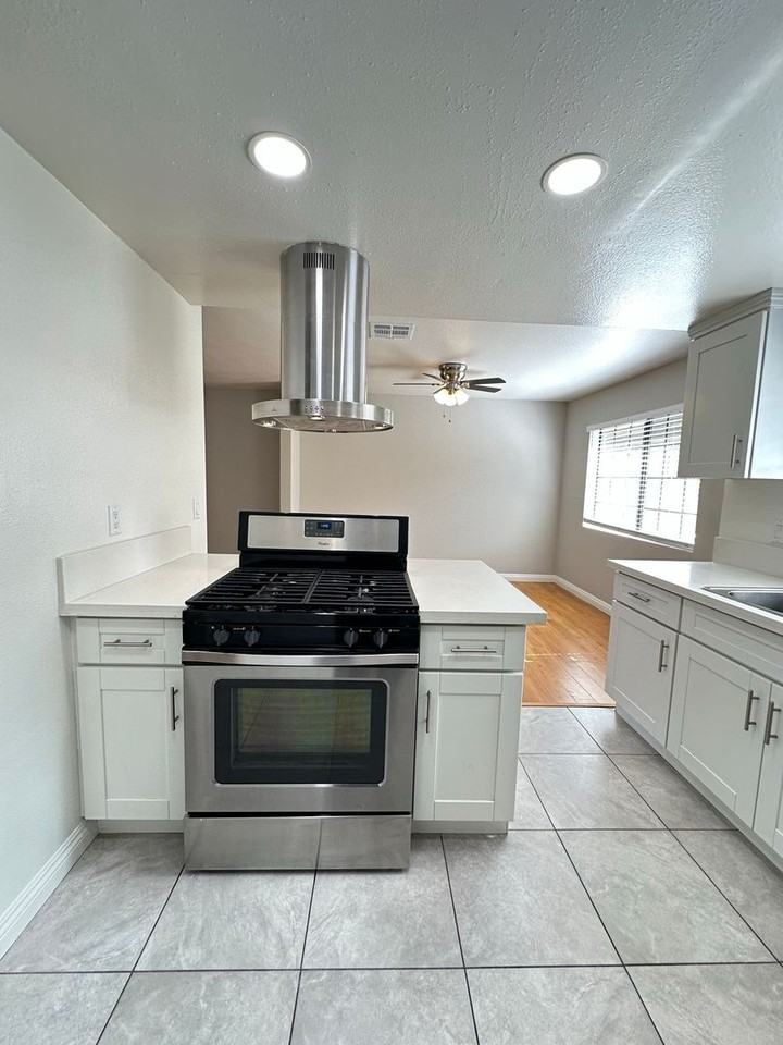 PECK - Photo 6 of 15