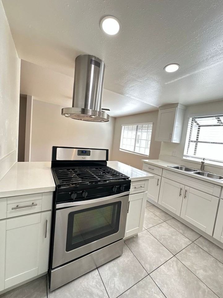 PECK - Photo 7 of 15