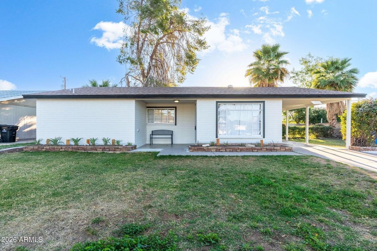 4129 N 35th Way - Photo 2 of 18