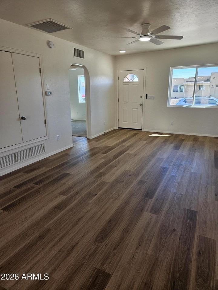 850 Four Winds Cir - Photo 5 of 32