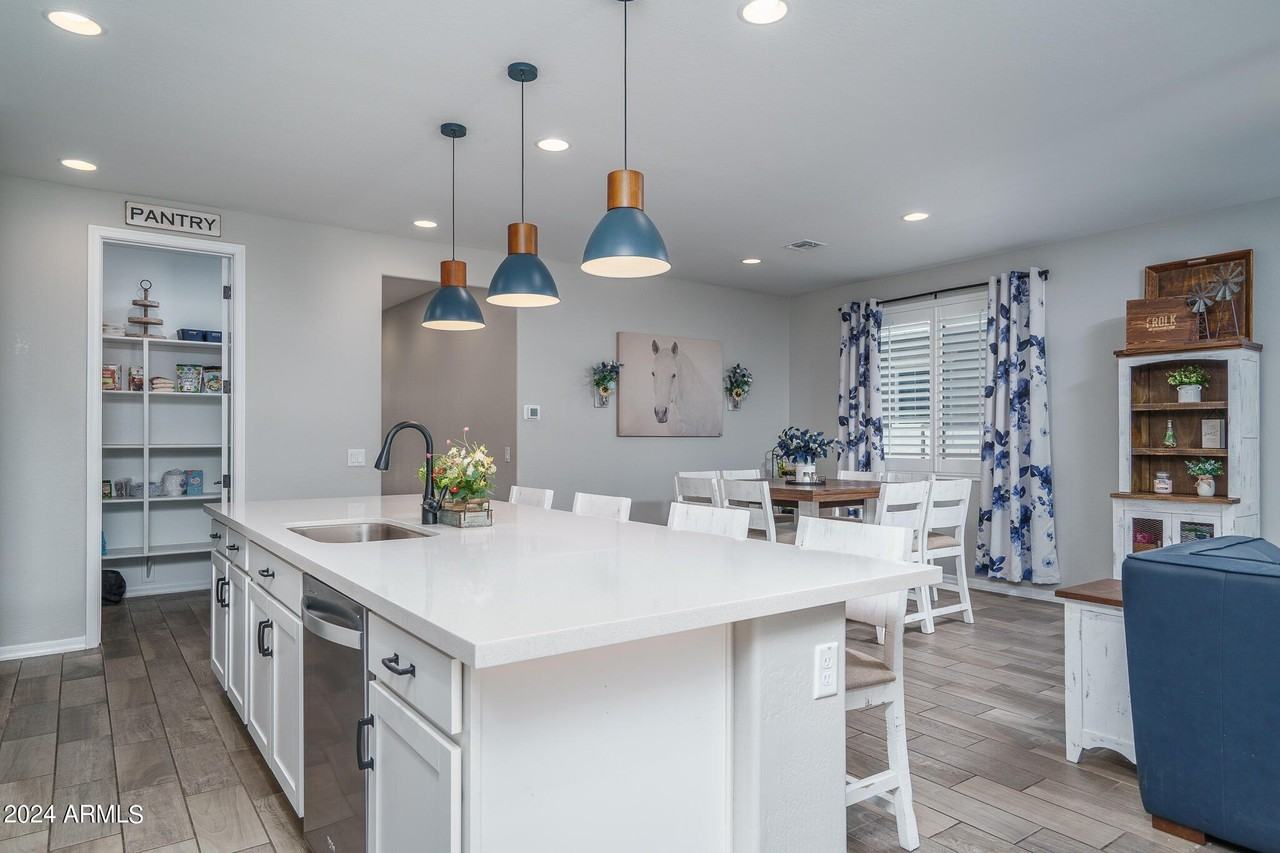 11987 S 172nd Ave - Photo 5 of 43