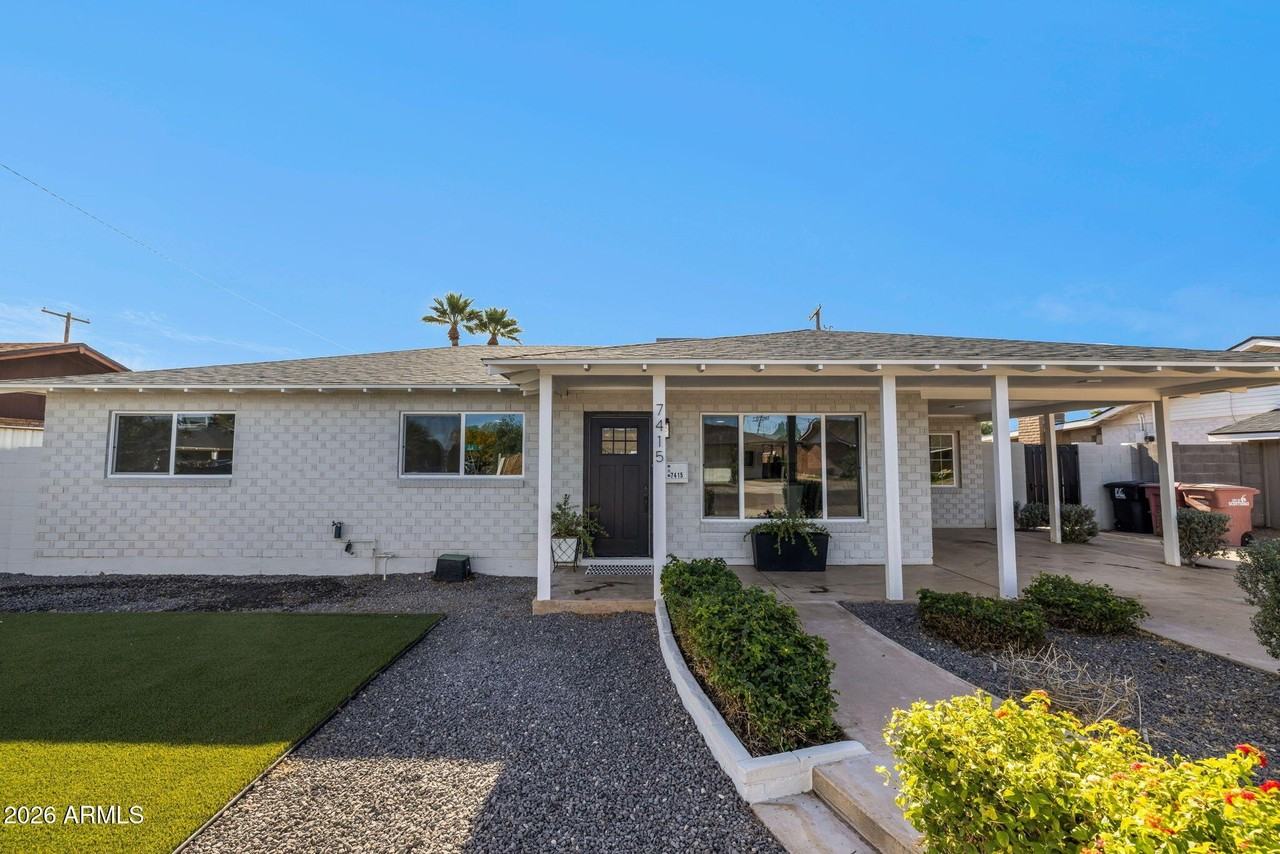 7415 E Holly St - Photo 3 of 27