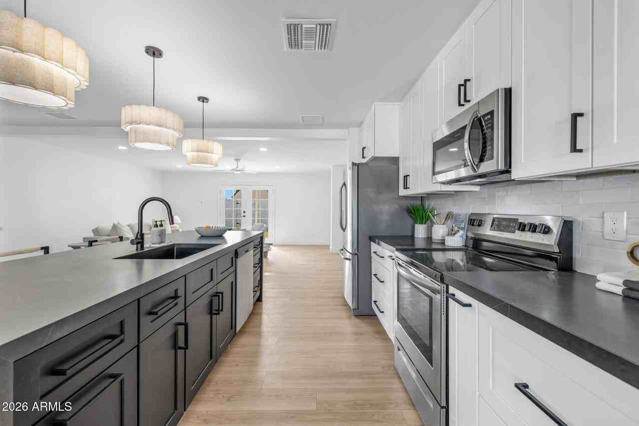 7415 E Holly St - Photo 4 of 27