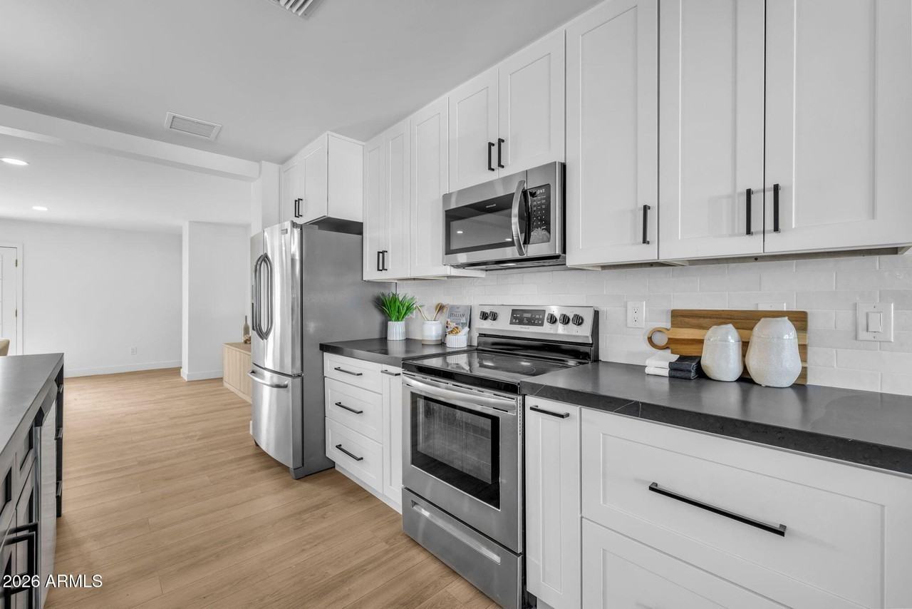 7415 E Holly St - Photo 5 of 27