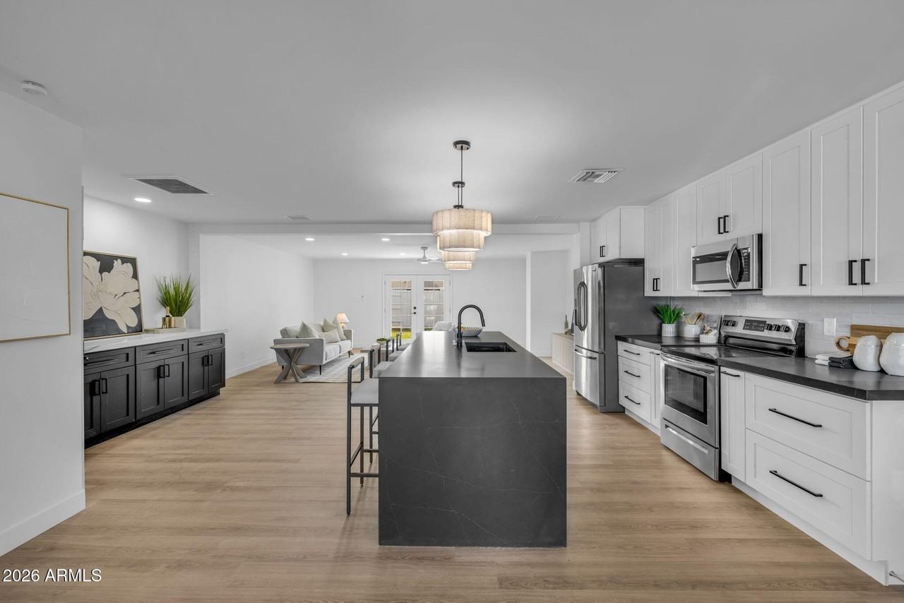 7415 E Holly St - Photo 6 of 27