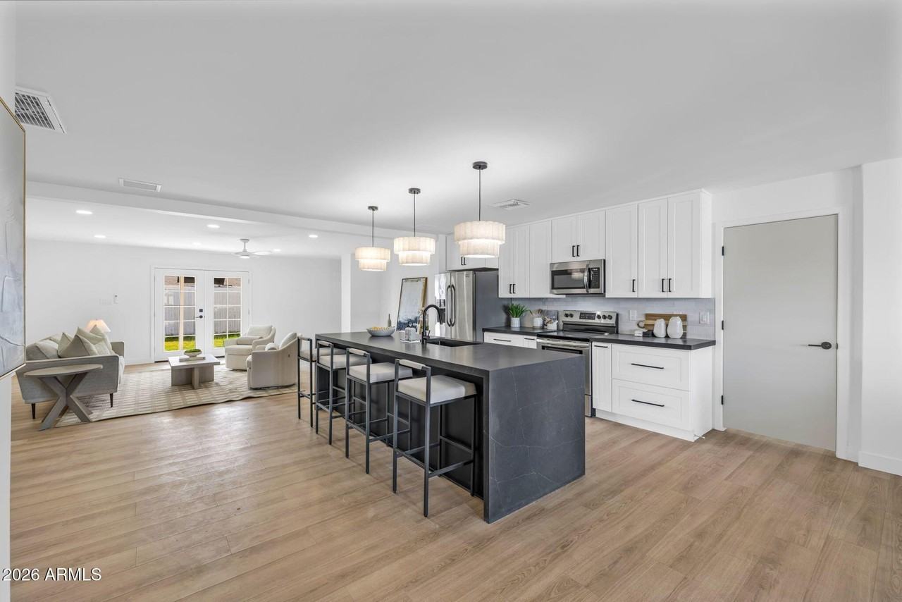 7415 E Holly St - Photo 7 of 27