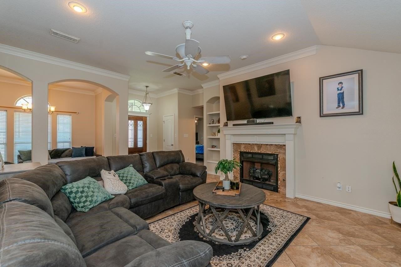 193 Donald St - Photo 6 of 26