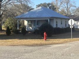 featured image of 18705 Florida St