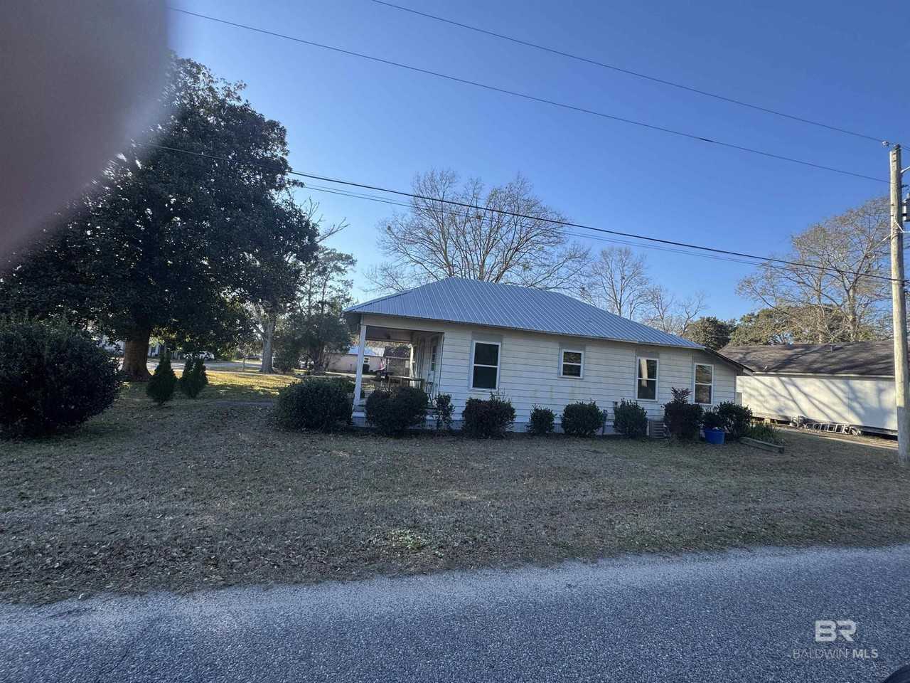 18705 Florida St - Photo 2 of 22