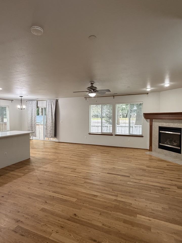 1266 Hudson St #1 - Photo 3 of 31